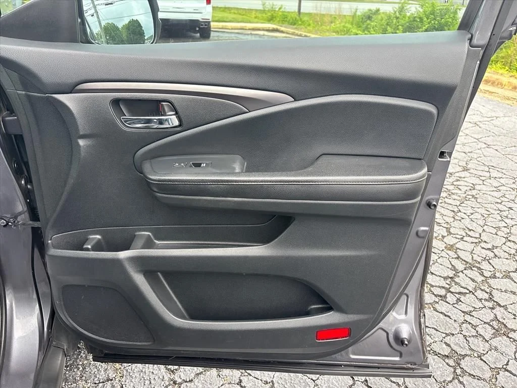 Used 2016  Honda EX-L image 13