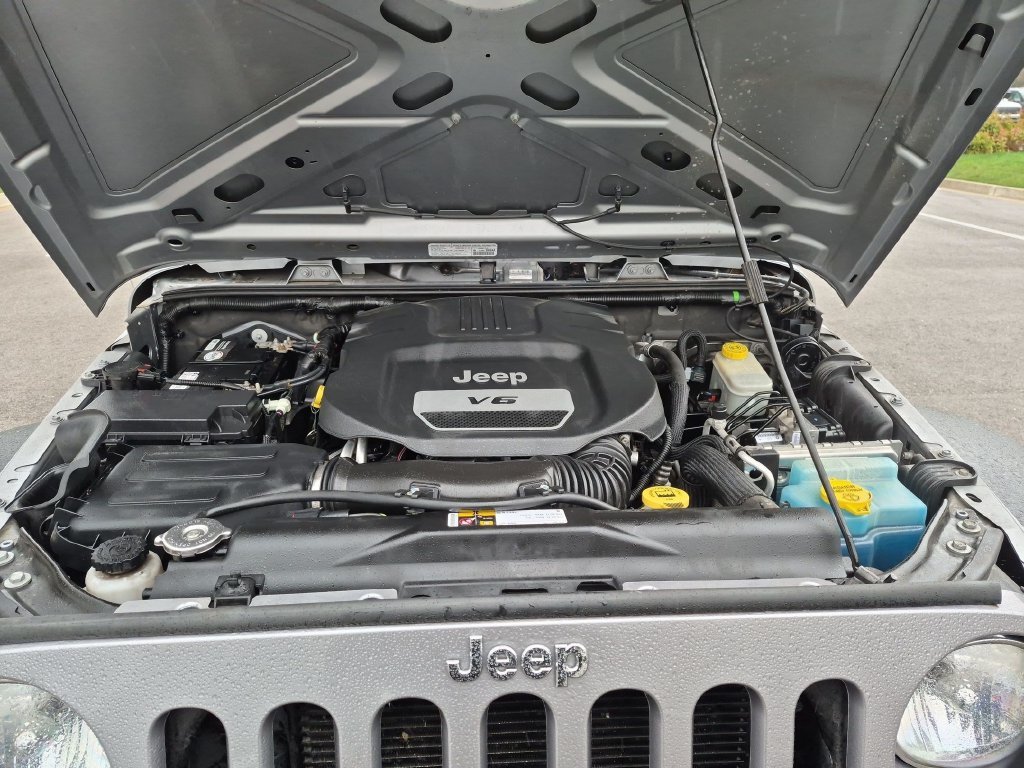 Used 2014 Gray Jeep Sport image 29