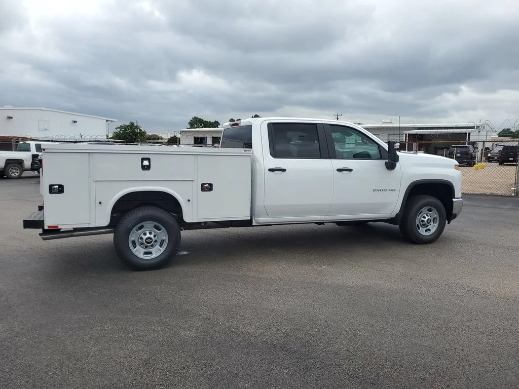 New 2026 Summit White Chevrolet WT image 22