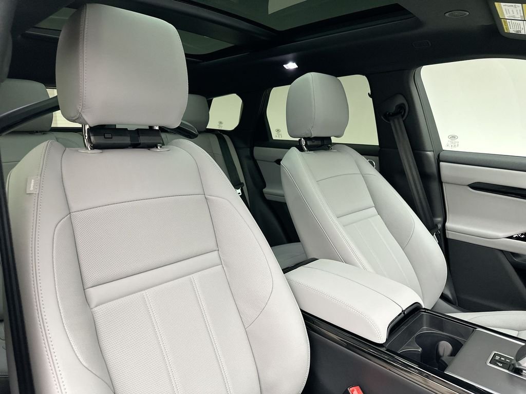 New 2026 Arroios Grey Metallic Land Rover S image 6