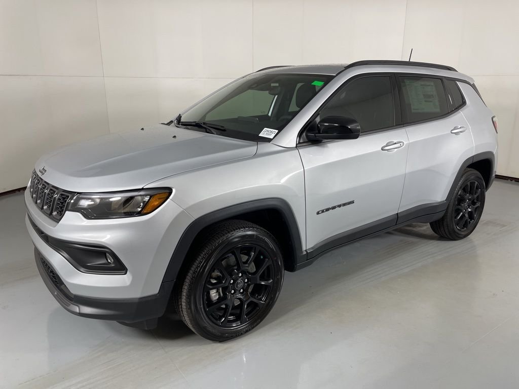 New 2026 Silver Zynith Metallic Clearcoat Jeep Latitude image 4