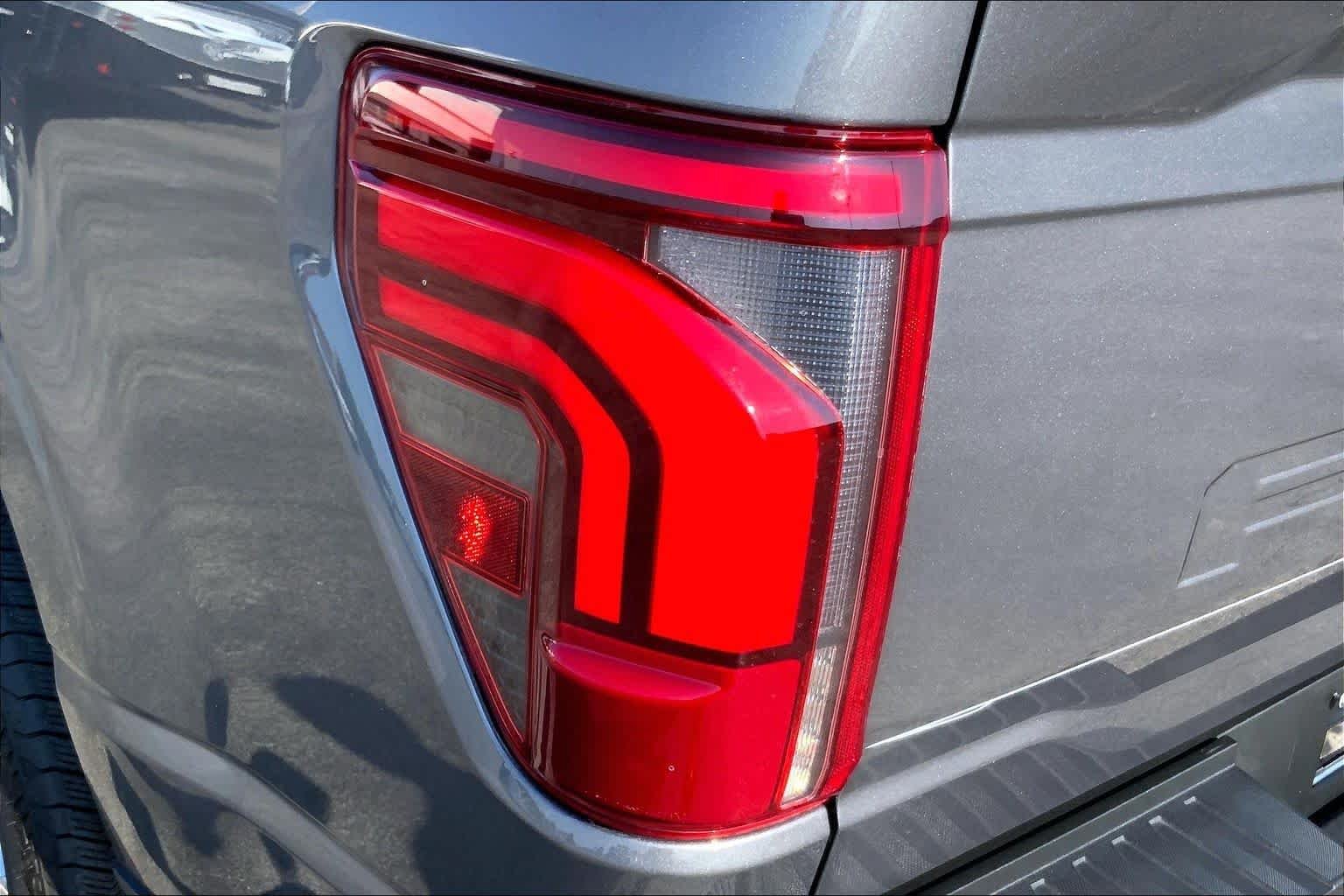 Used 2024 Carbonized Gray Metallic Ford LARIAT image 25