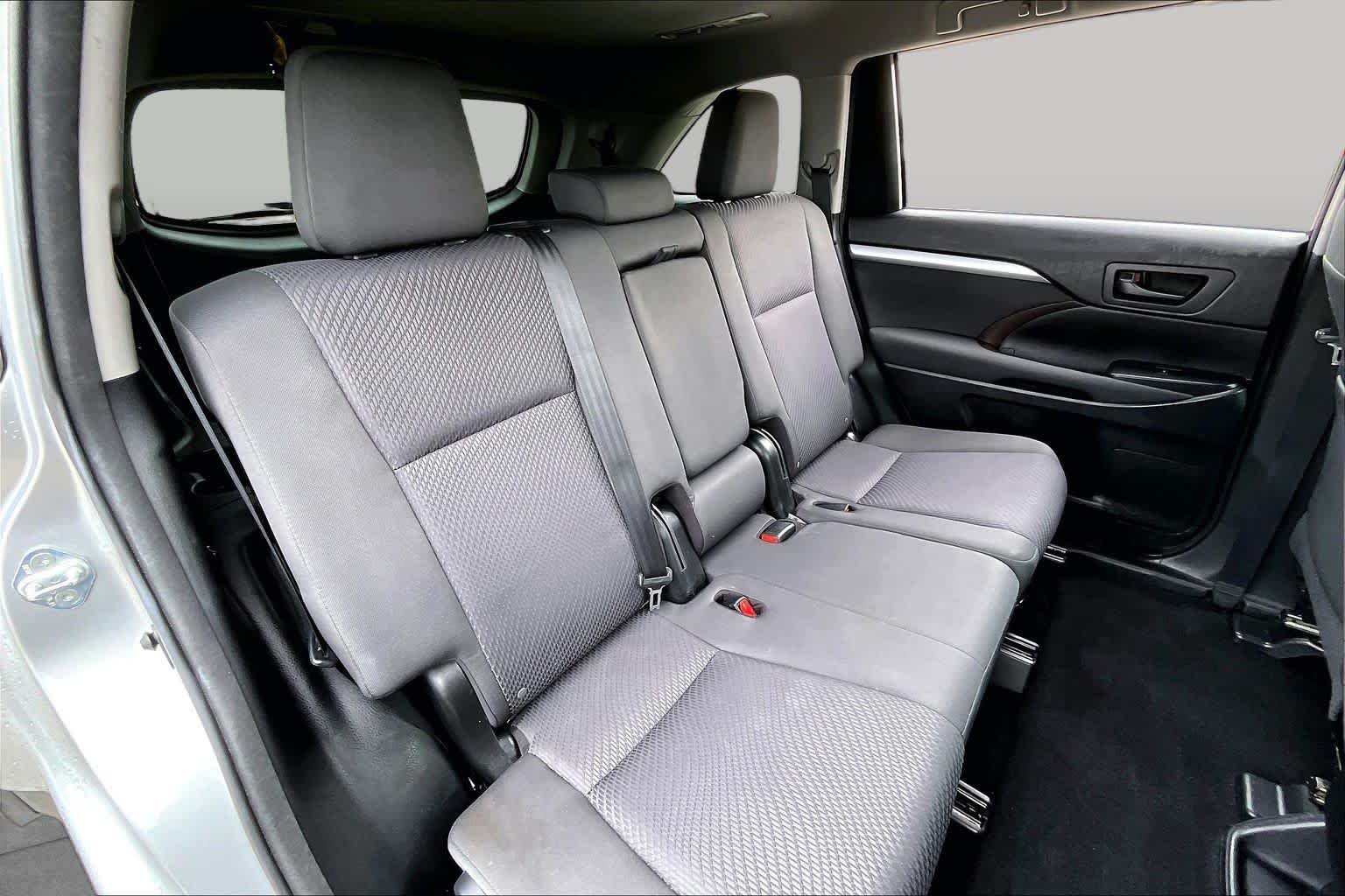 Used 2016 Silver Sky Metallic Toyota LE image 17
