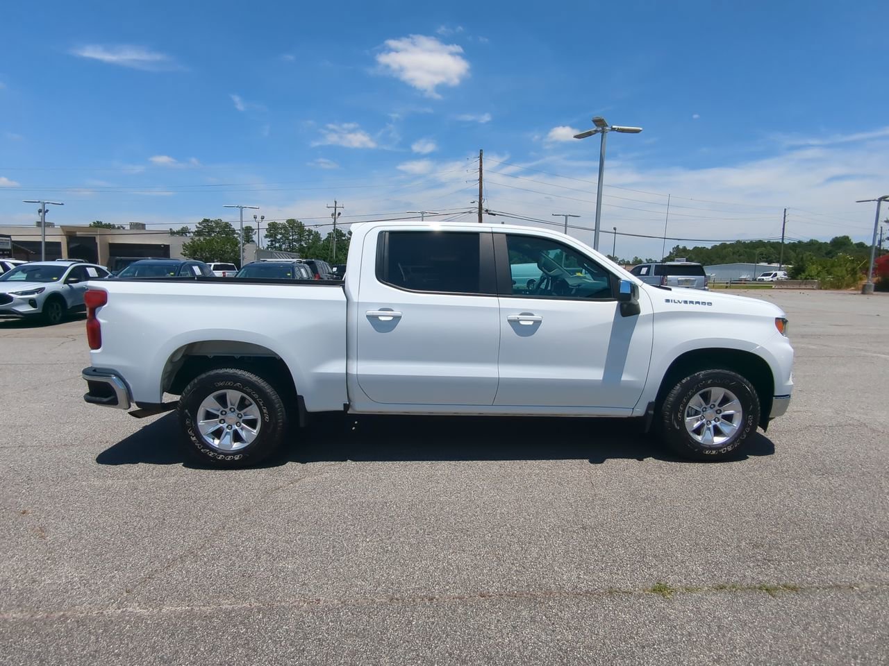 Used 2025 Summit White Chevrolet LT image 3