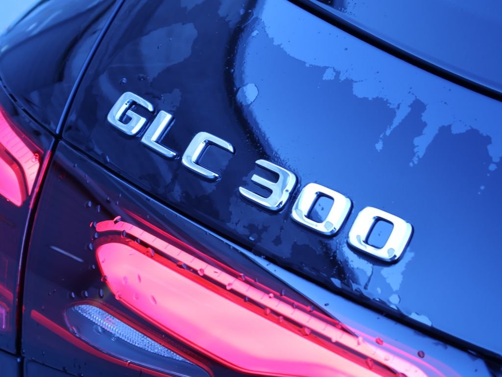 New 2026 Black Mercedes-Benz GLC 300 image 8