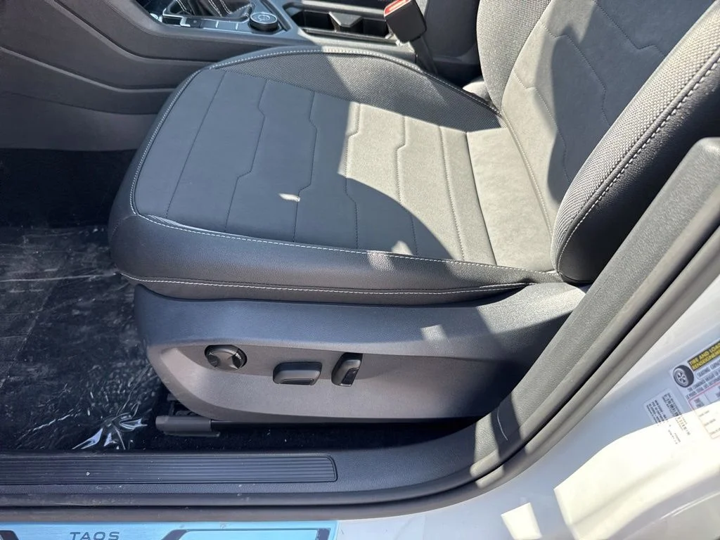 New 2026 White Volkswagen 1.5T SE Black image 18