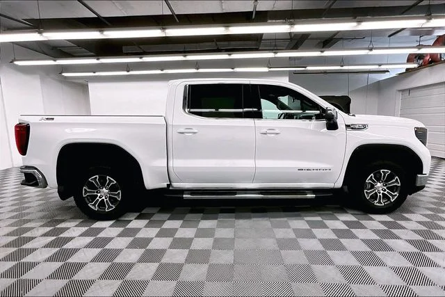 Used 2024 Summit White GMC SLE image 15