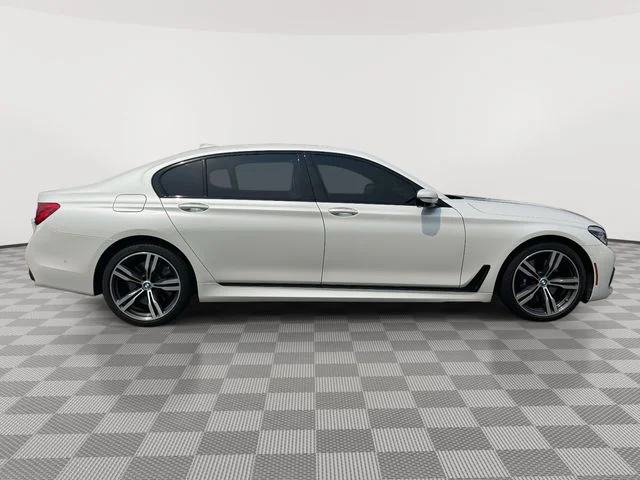 Used 2019 White BMW 750i xDrive image 5
