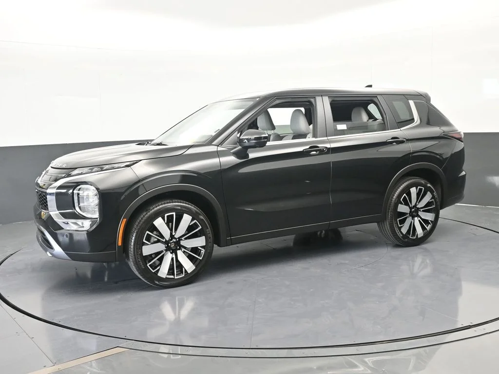 New 2026 Black Diamond Mitsubishi SE image 2