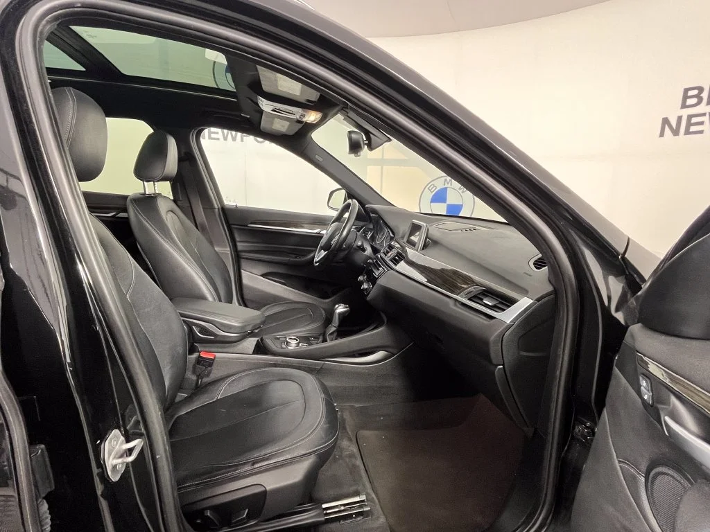 Used 2017 Black Sapphire Metallic BMW xDrive28i image 17