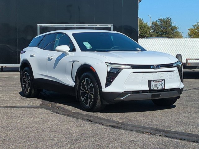 Used 2026 Summit White Chevrolet LT image 2
