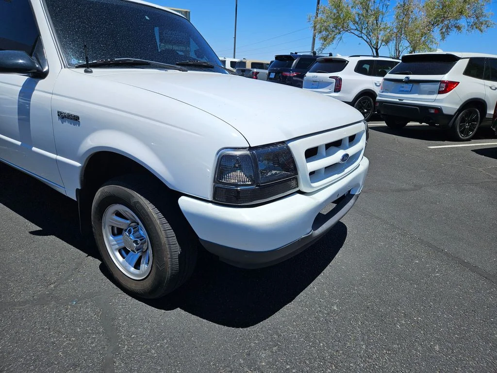 Used 2000 White Ford XL image 3