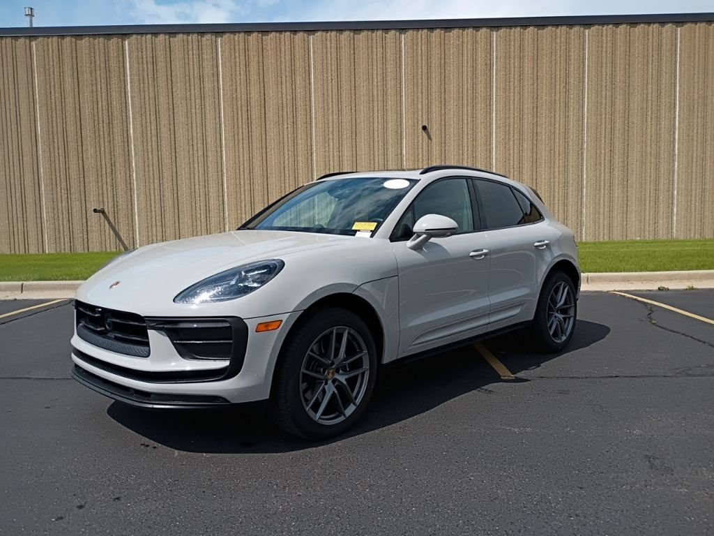 2025 Porsche Macan -'s photo