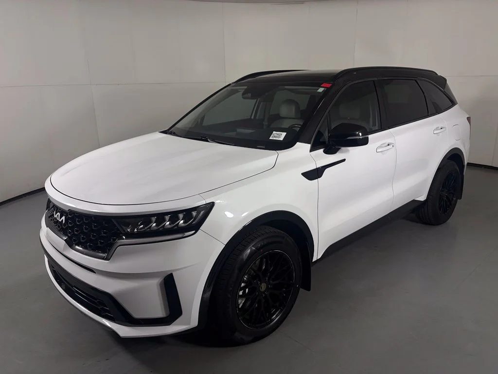 Used 2022 White Kia S image 4