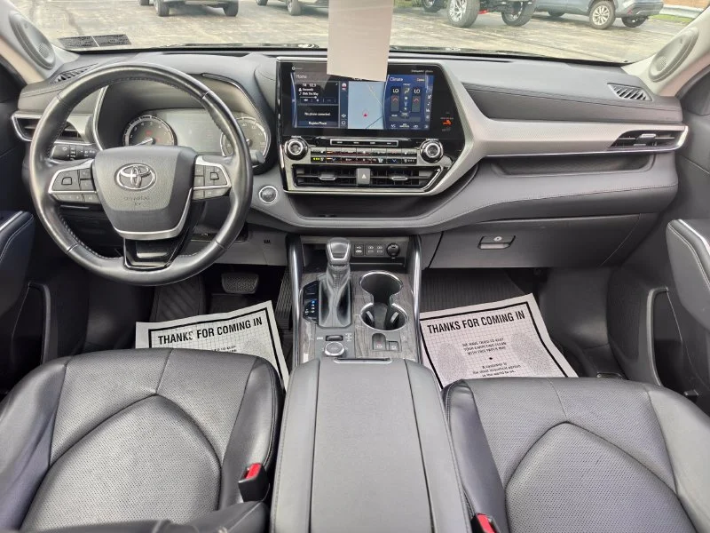 Used 2022 Black Toyota Platinum image 30