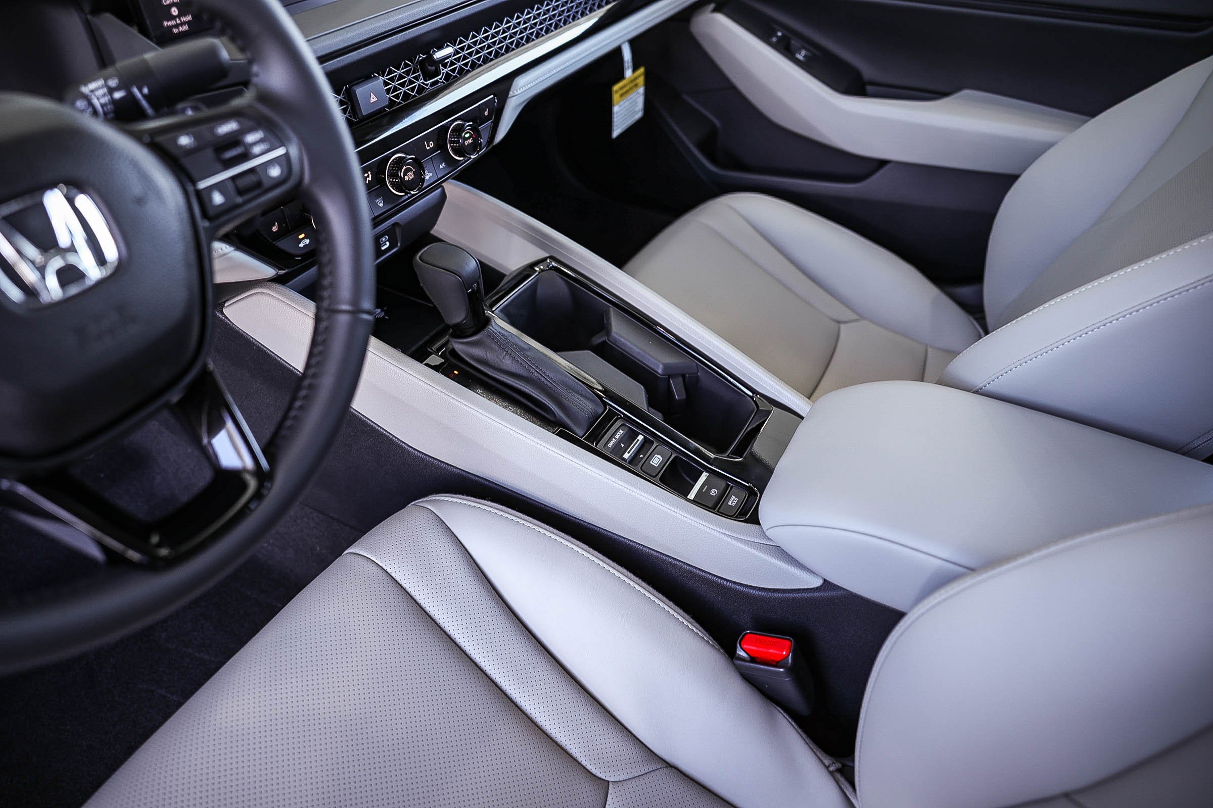 New 2026 Platinum White Pearl Honda EX-L Sedan image 24