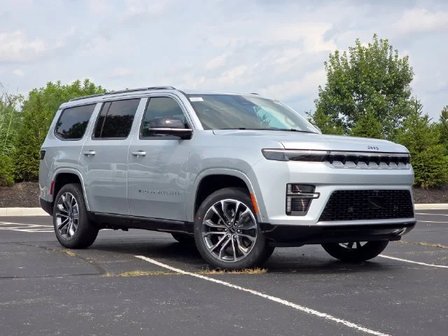 New 2026 Silver Zynith Jeep Summit Reserve image 2