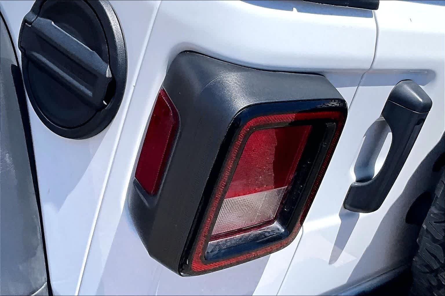 Used 2021 Bright White Clearcoat Jeep Unlimited Rubicon image 25