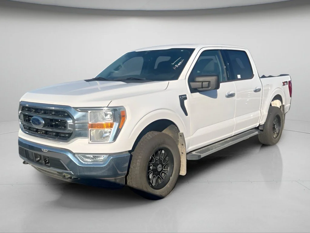 Certified Used 2022 Oxford White Ford XLT image 13