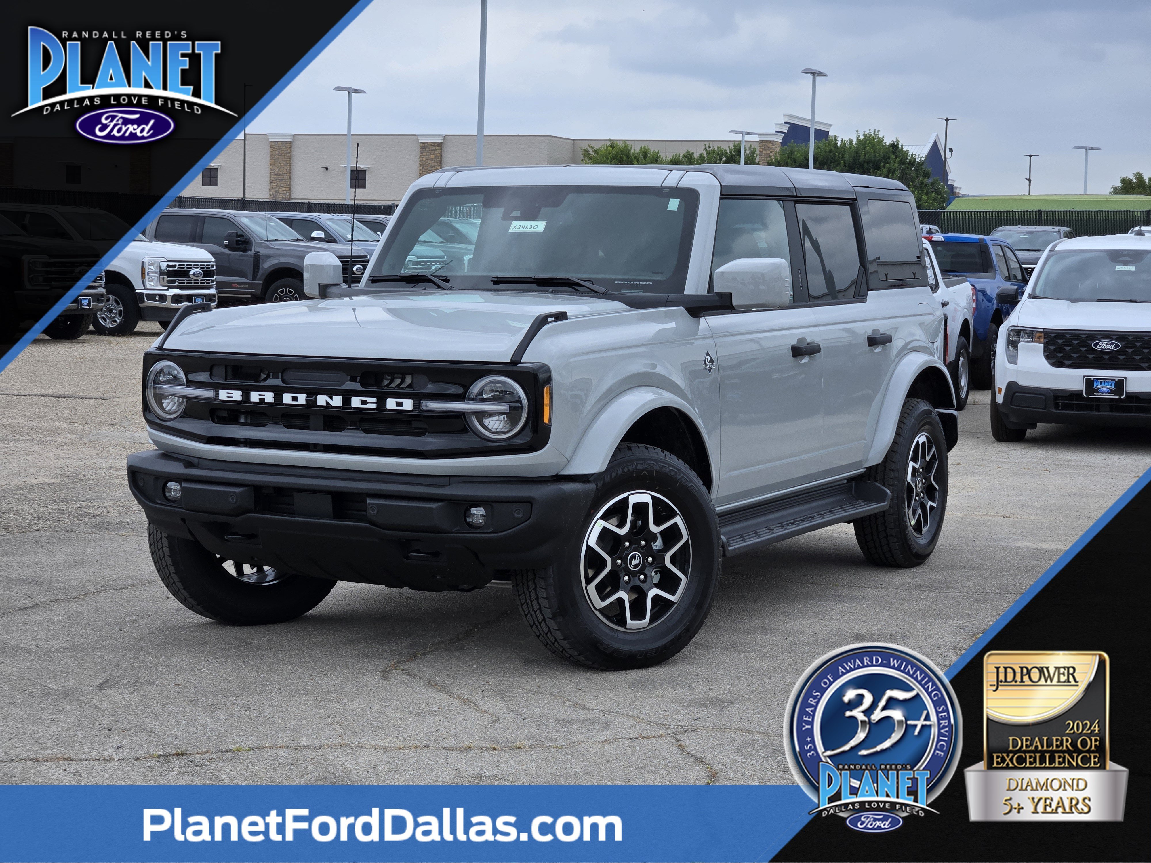 New 2026 Avalanche Gray Ford Outer Banks image 1