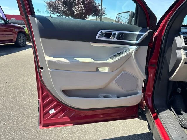 Used 2013 Ruby Red Metallic Ford XLT image 16
