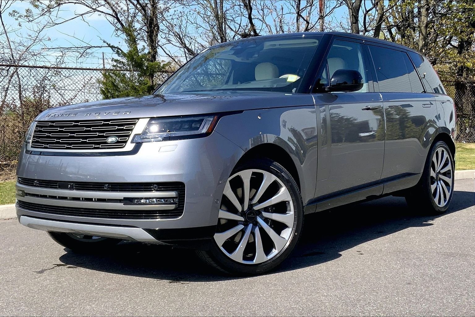 2026 Land Rover Range Rover 3.0 SE LWB 7's photo