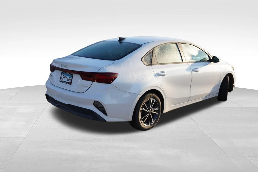 Used 2024 Snow White Pearl Kia LXS image 3