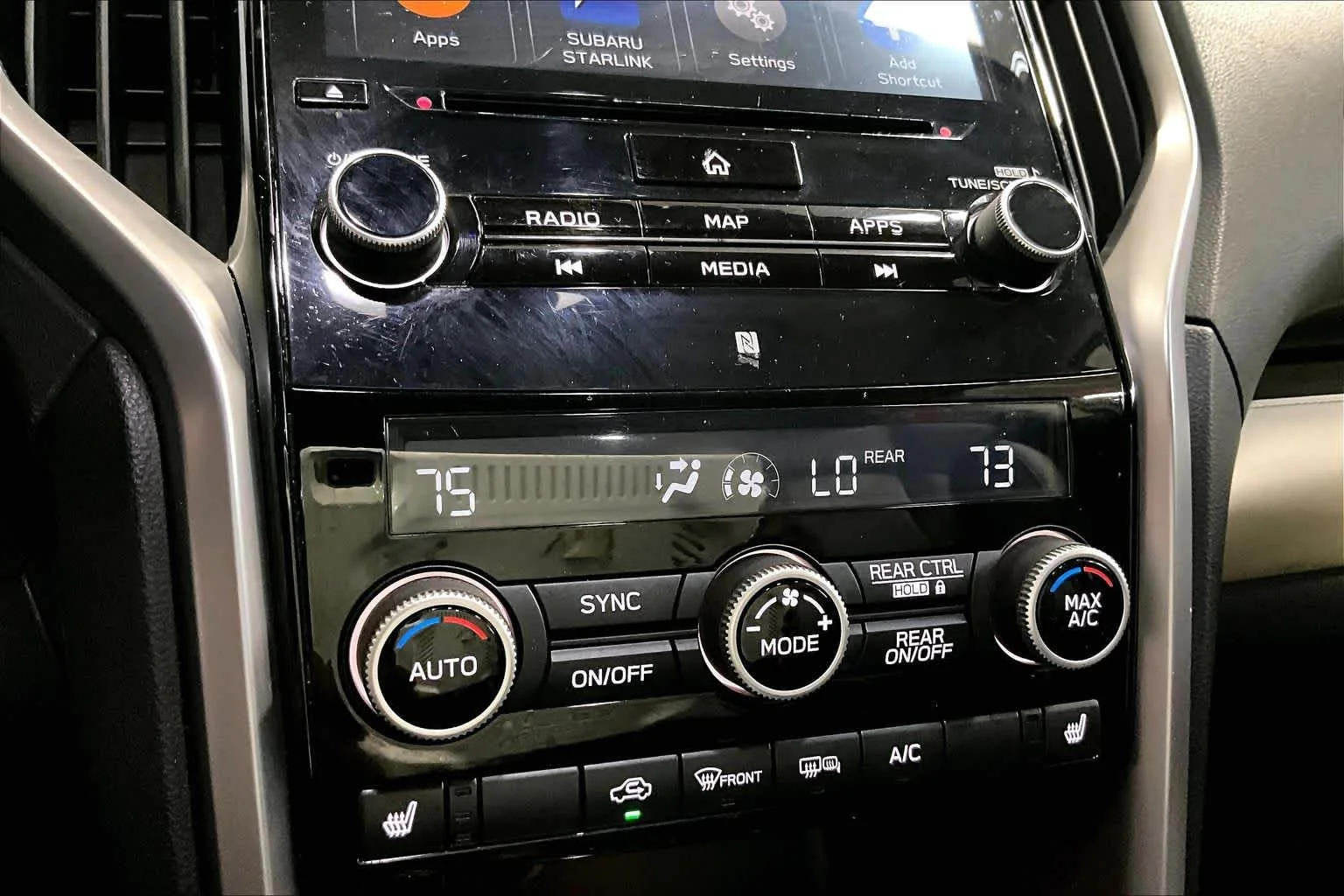 Used 2019 Ice Silver Metallic Subaru Limited image 33
