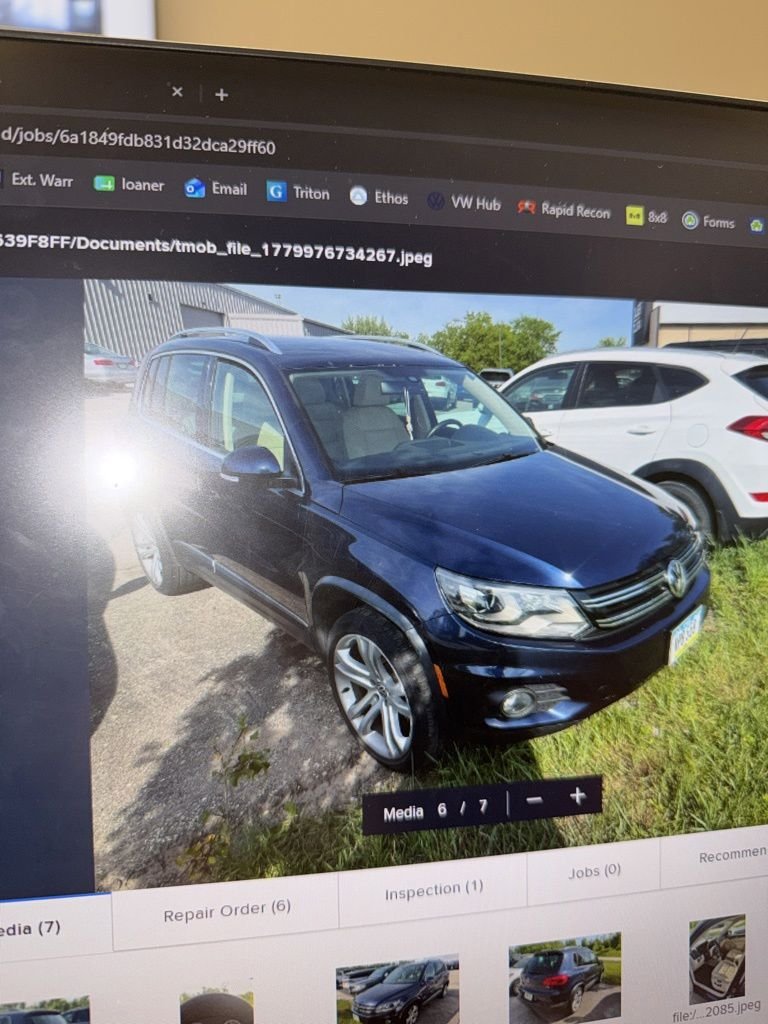 Used 2016 Blue Volkswagen SEL image 6