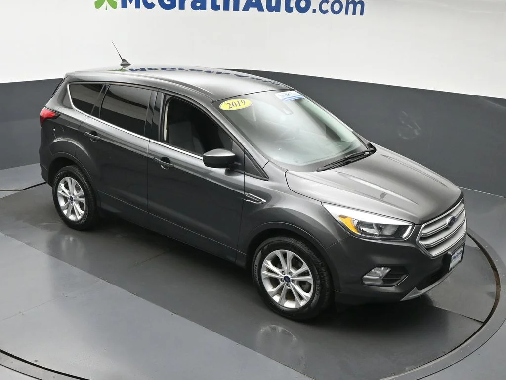 Used 2019 Gray Ford SE image 3