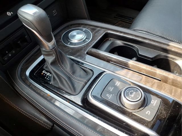 Used 2024 White Nissan Platinum 2WD image 8
