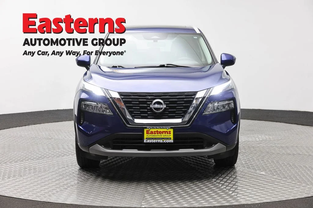 Used 2023 Blue Nissan SV image 2