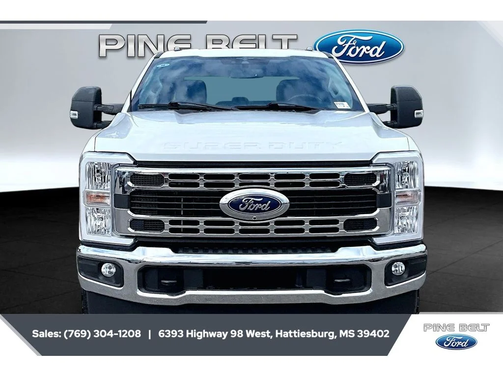 Used 2023 Oxford White Ford XLT image 3