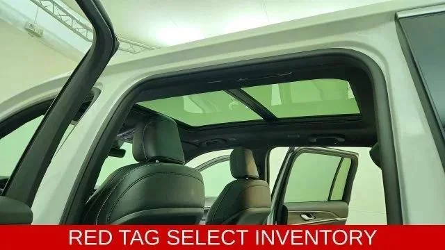 New 2026 Bright White Clear-Coat Exterior Paint Jeep Limited image 18