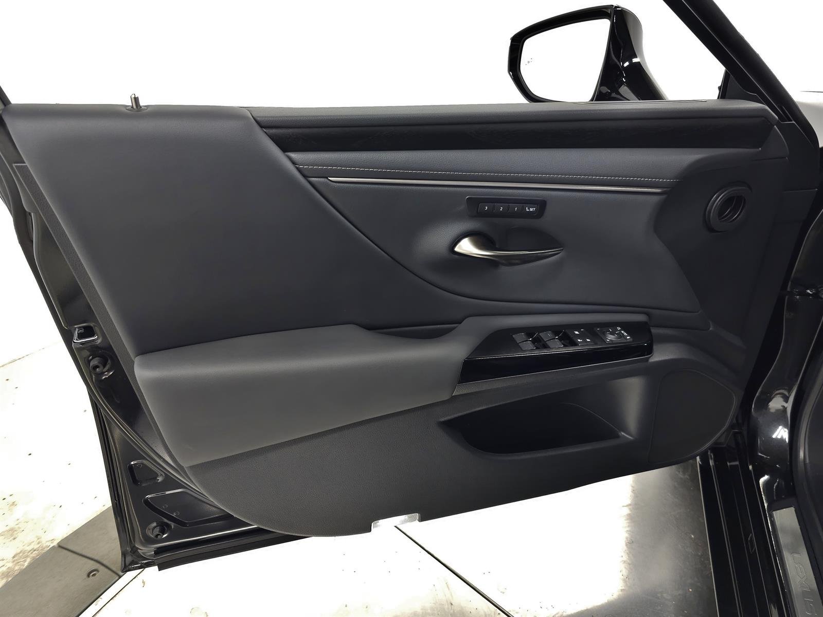 Certified Used 2024 Caviar Lexus PREMIUM image 15
