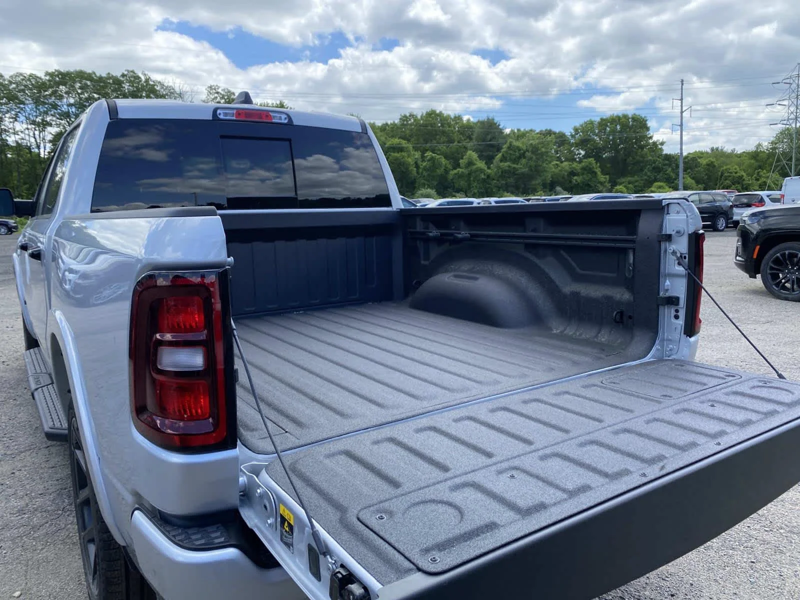 New 2026 Silver Zynith Exterior Paint Ram Laramie image 4