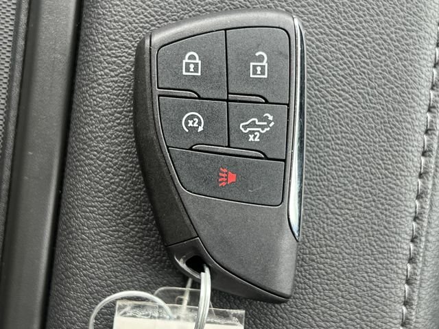 Used 2025 White Chevrolet LT image 25