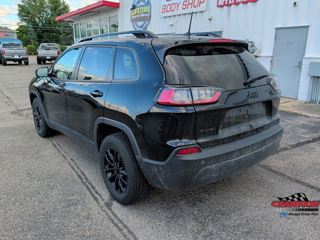 Used 2023 Black Jeep Altitude image 3
