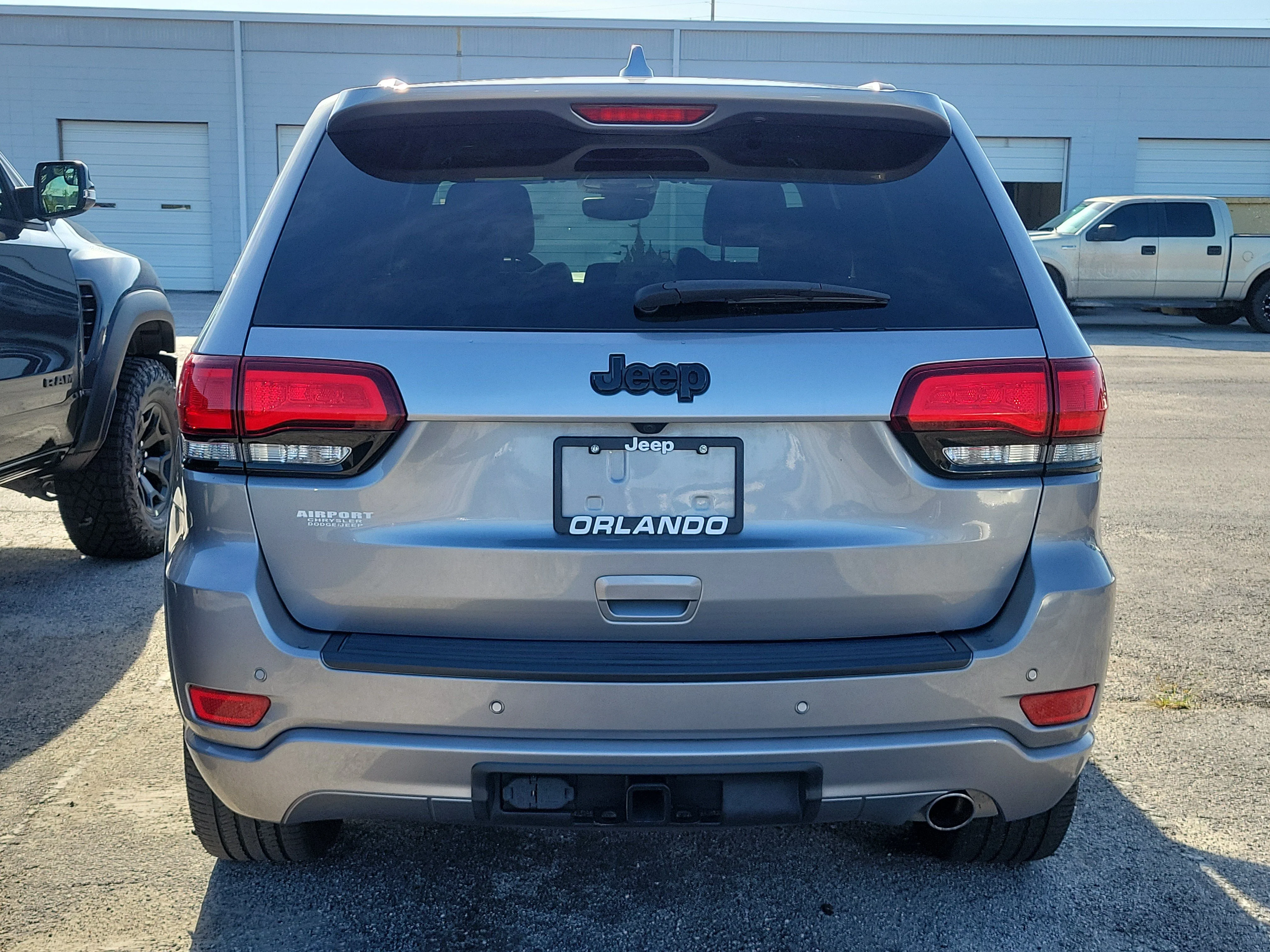 Used 2021 Billet Silver Metallic Clearcoat Jeep Laredo X image 5