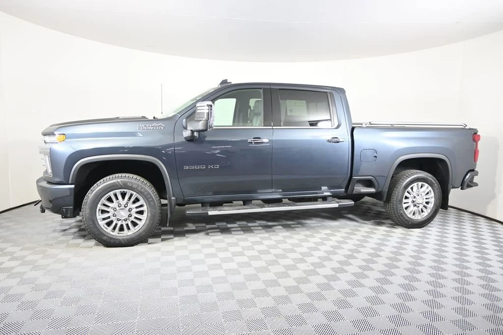 Used 2020 Chevrolet Silverado 3500HD High Country with VIN 1GC4YVEY4LF220068 for sale in Forest Lake, Minnesota
