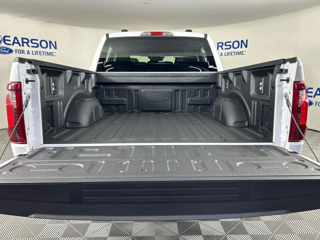 New 2026 Oxford White Ford XLT image 7