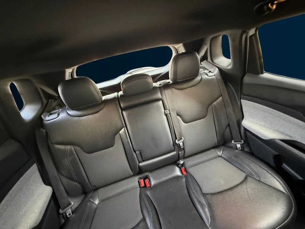 Used 2024 White Jeep Latitude image 18