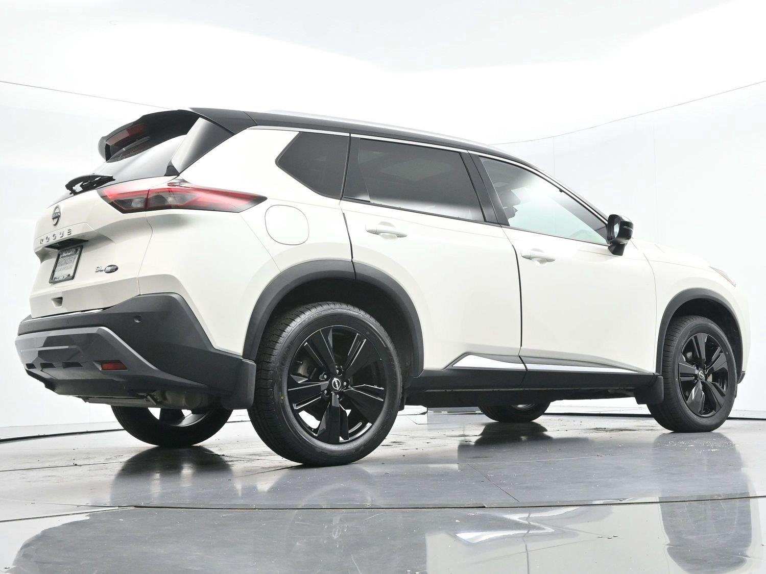 Used 2023 Pearl White Tricoat/Super Black Nissan SL image 50