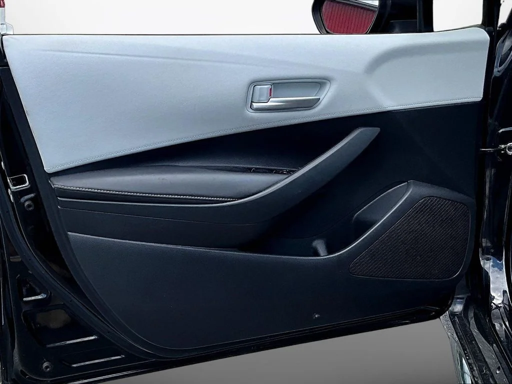 Used 2019 Midnight Black Metallic Toyota SE image 21