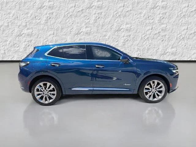 Used 2022 Sapphire Metallic Buick Avenir image 2