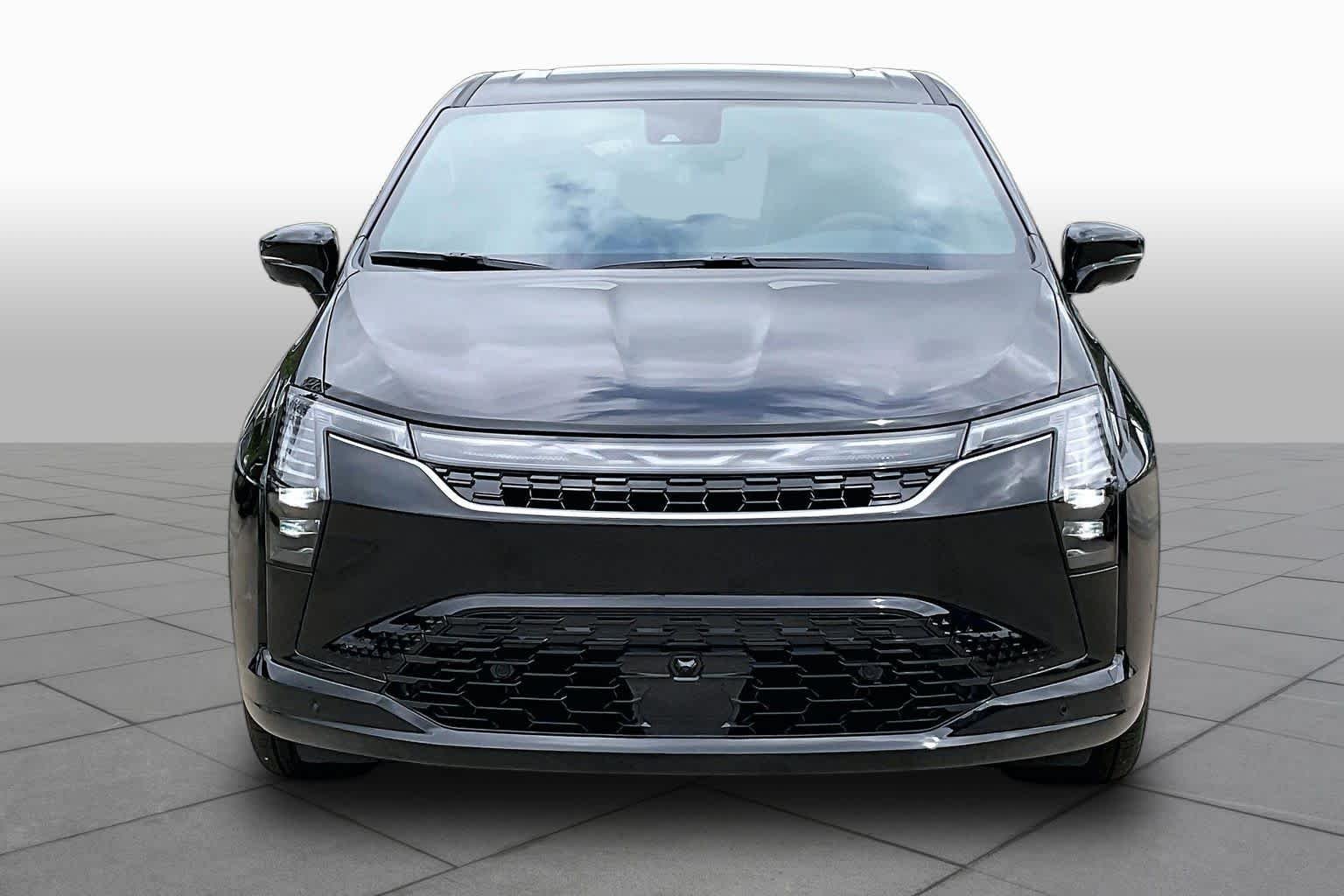 New 2027 Diamond Black Crystal Pearl-Coat Exterior Paint Chrysler Limited image 3