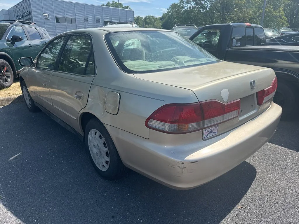 Used 2001 Gold Honda LX image 3