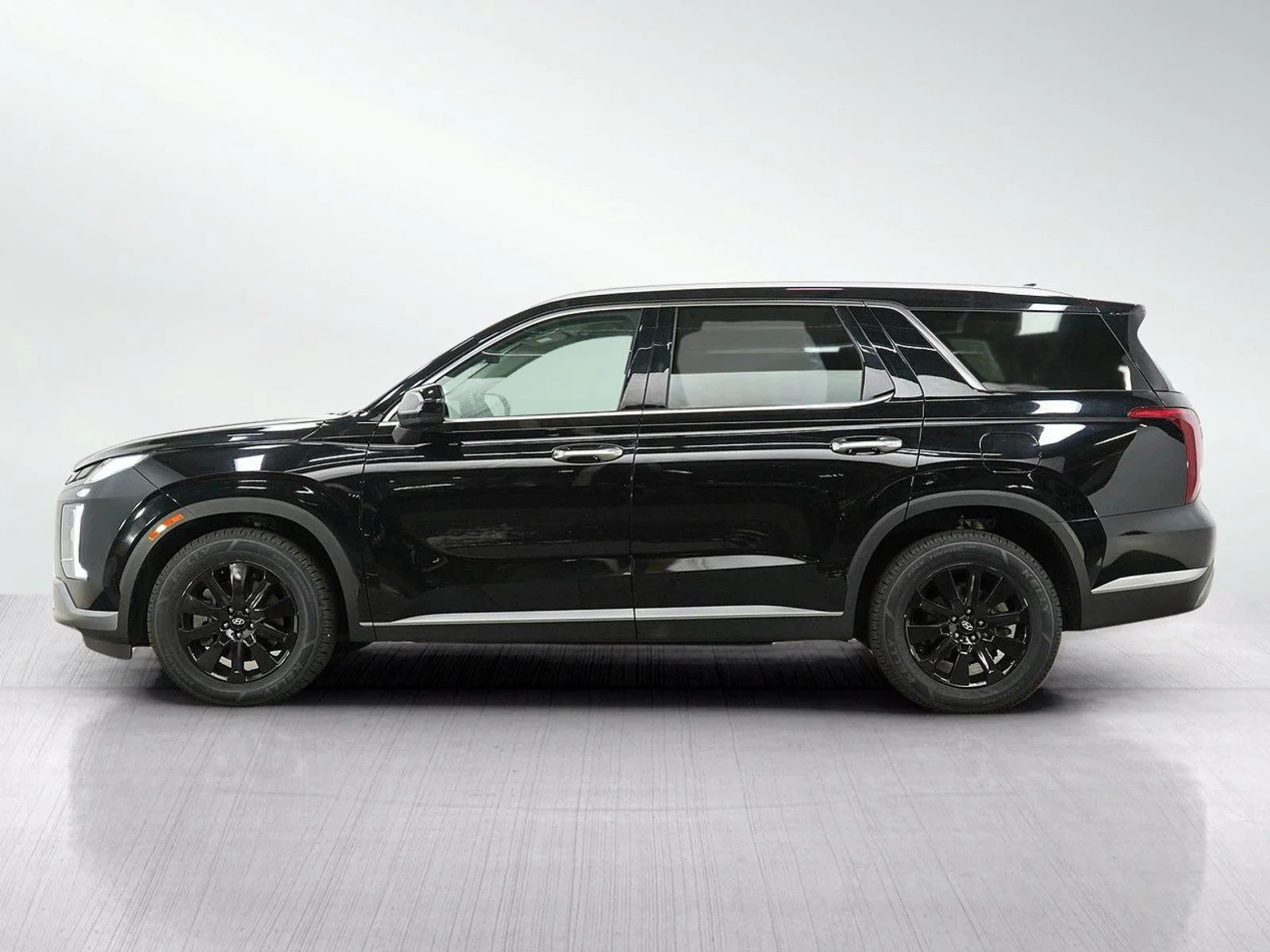 Used 2024 Hyundai Palisade SEL with VIN KM8R2DGE1RU777556 for sale in Burnsville, Minnesota