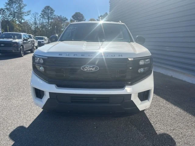 New 2025 Star White Metallic Tri-Coat Ford Active image 8