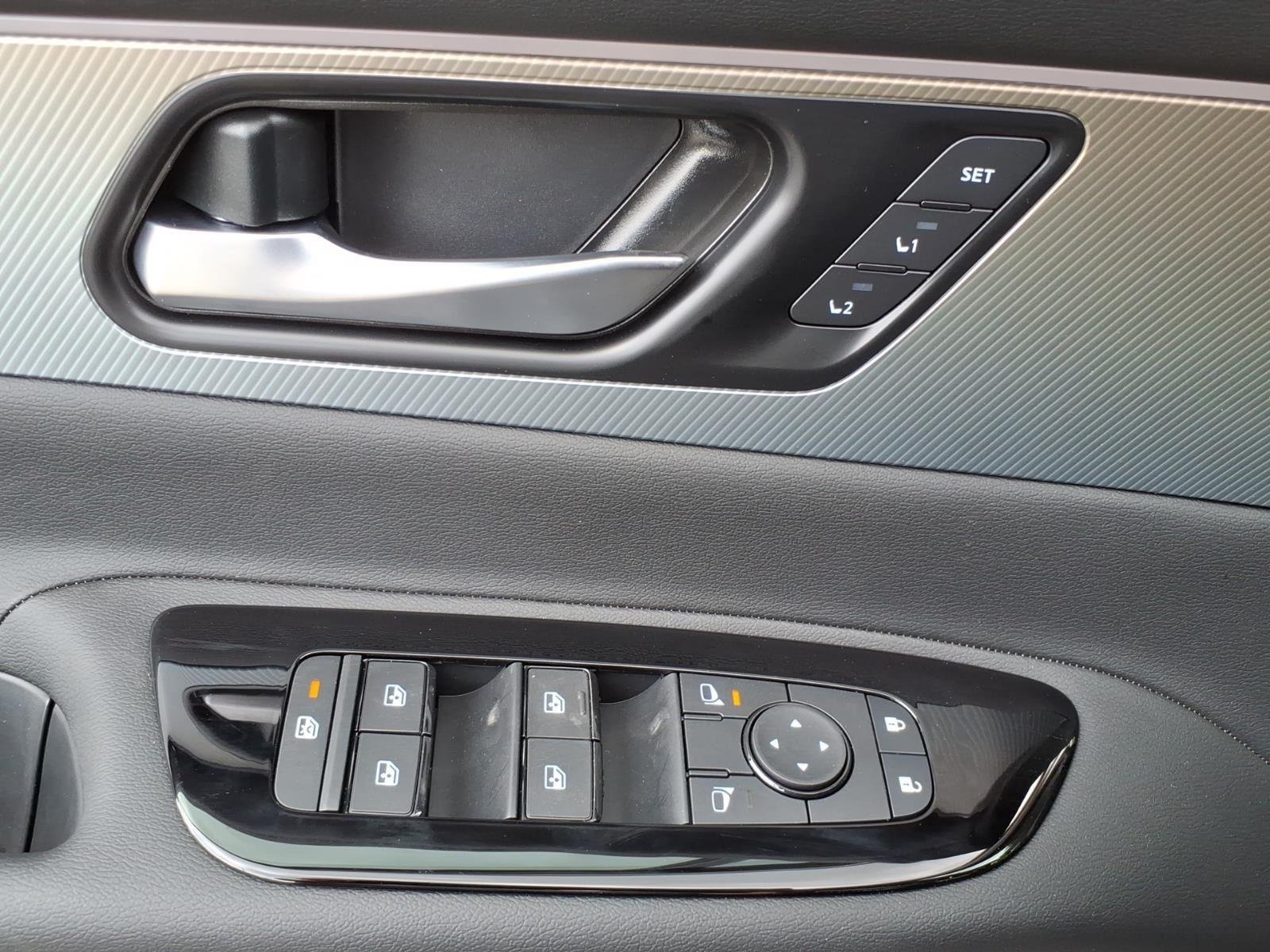 New 2026 Champagne Silver Metallic Nissan SL image 12